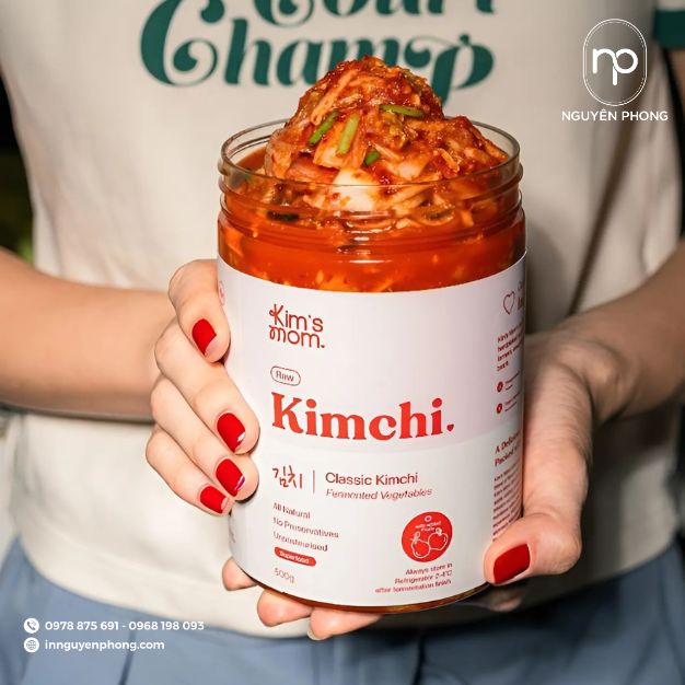 tem nhãn kim chi tone đỏ trắng phù hợp sản phẩm